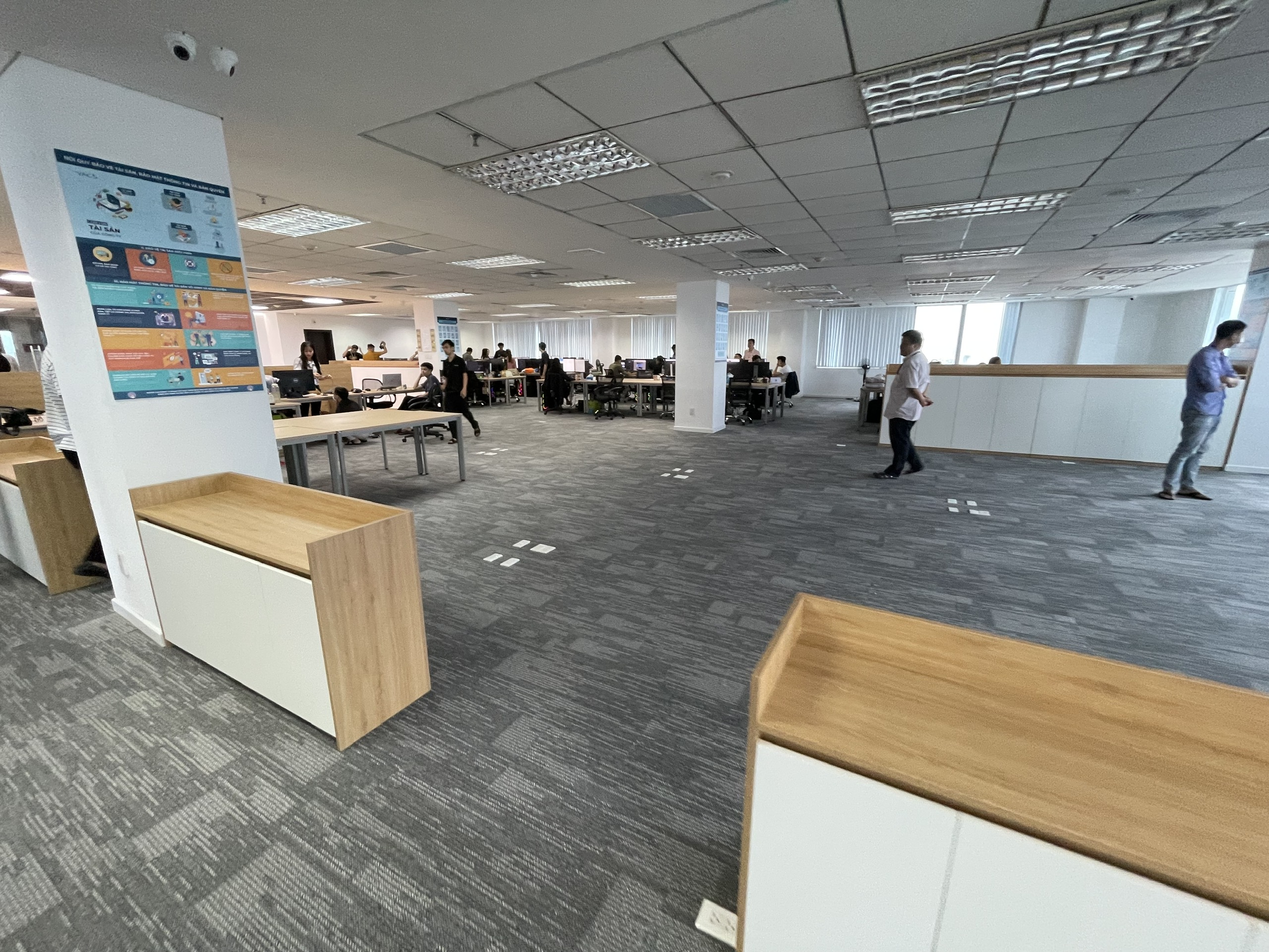 Diện tích sàn lớn toà nhà PVcombank 30 tháng 4